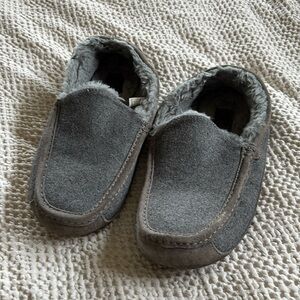 Men’s size 11 UGG slipper